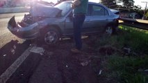 Hilux e Honda Civic se envolvem em acidente na BR-467 em Cascavel