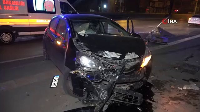 Direksiyon hakimiyetini kaybetti, 2 araca ve direğe çarparak durabildi