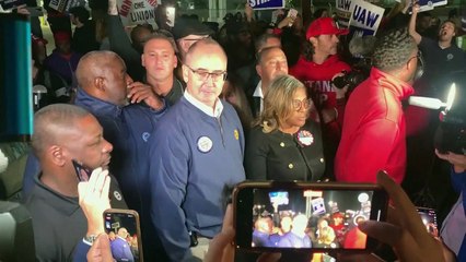 Sindicato del automóvil de EEUU inicia huelga en tres fábricas