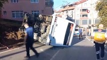 Kocaeli'de işçi servisi yayalara çarpıp devrildi: 2 ölü, 6 yaralı