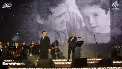 مفاجأة ابن محمد ثروت لوالده على مسرح جدة