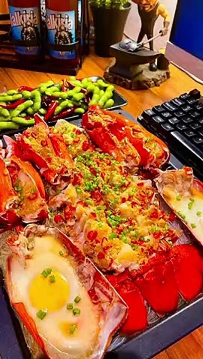 不管心情好坏 放松下来给自己做道简单的美食 这也是一种享受#蒜蓉波士顿龙虾 #抖音美食创作人 #吃出仪式感