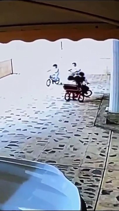 طفلة بالجوف تنقذ أخيها من الموت بعد اختناقه خلال اللعب