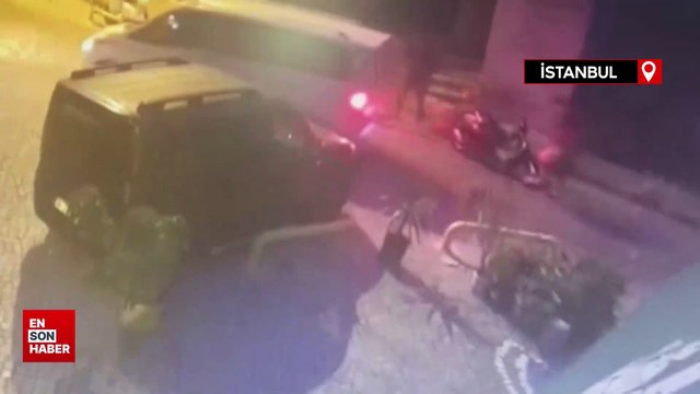 İstanbul'da hırsızlar motosikleti el arabası ile çaldı