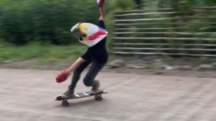 Skateboarder finds himself in a ditch trying to do a skateboarding stunt *Hilarious Fail*