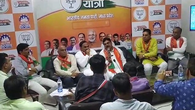 सरकार की उपलब्धियां गिनाई