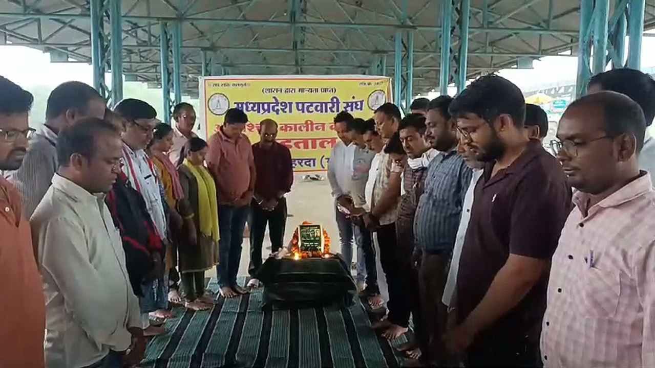 पटवारियों ने शहीद सैनिकों को किया याद, दी श्रद्...