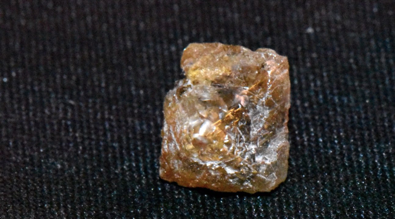 Siebenjährige findet großen diamanten und darf fund behalten