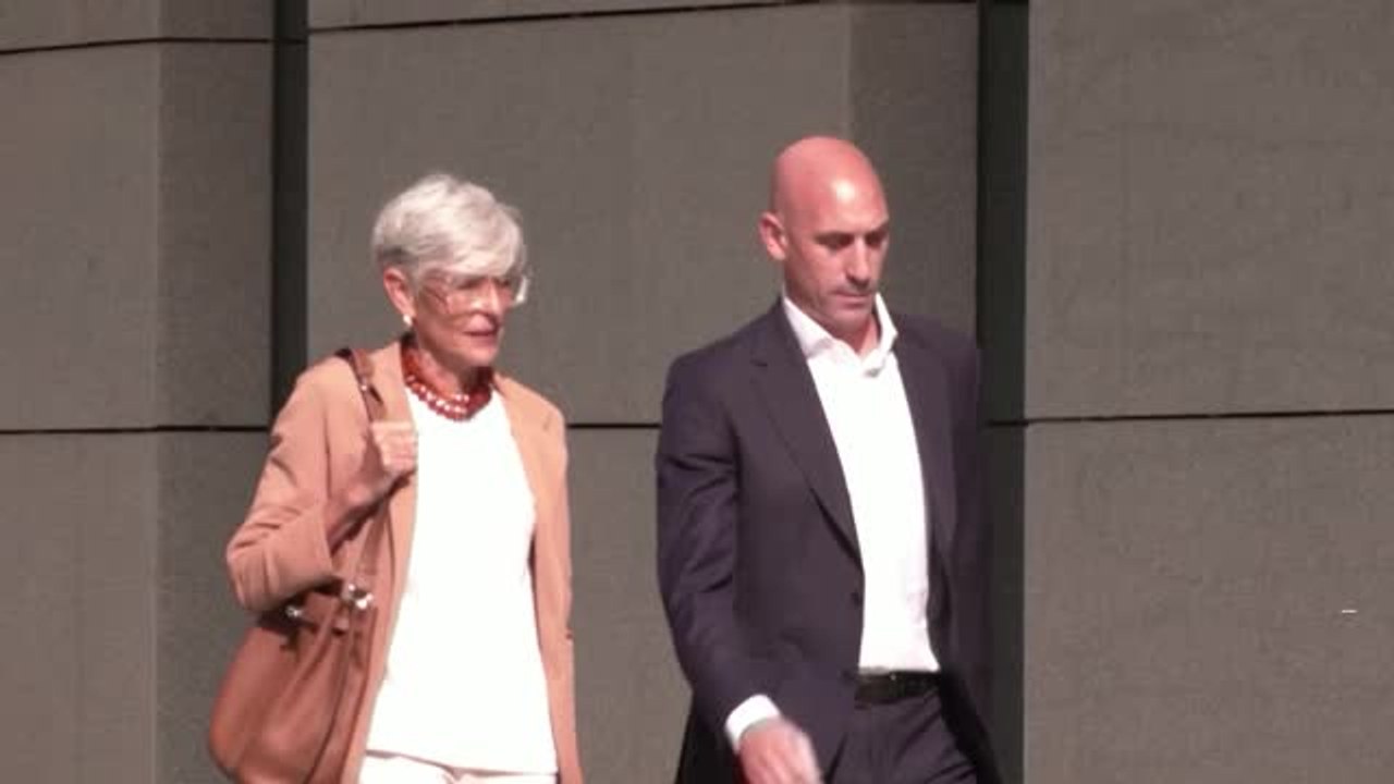 Rubiales trifft am staatsgerichtshof in madrid ein