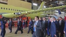 Líder norcoreano visita una fábrica de aviación militar en Rusia