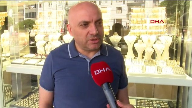 Altın dolu çantayı saniyeler içinde çaldılar! O anlar kameraya yansıdı