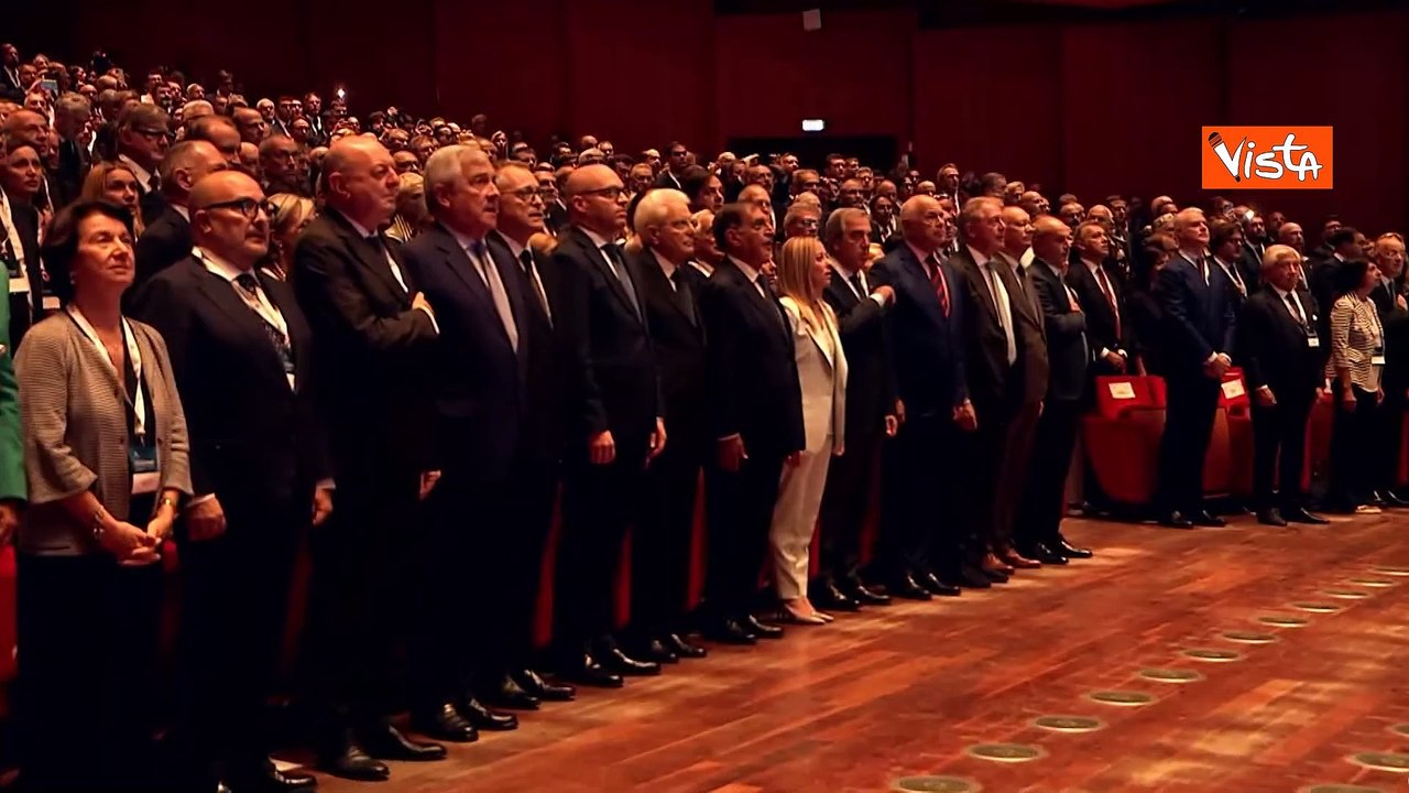 Meloni, La Russa, Tajani e Bonomi cantano l'Inno di Mameli all'assemblea di Confindustria