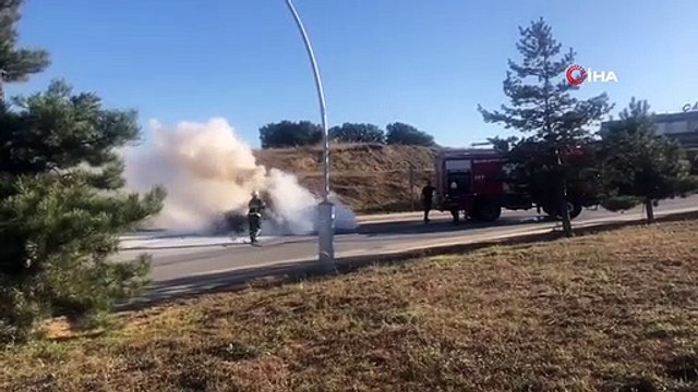 Bolu Abant İzzet Baysal Üniversitesi Kampüsünde Otomobil Yangını