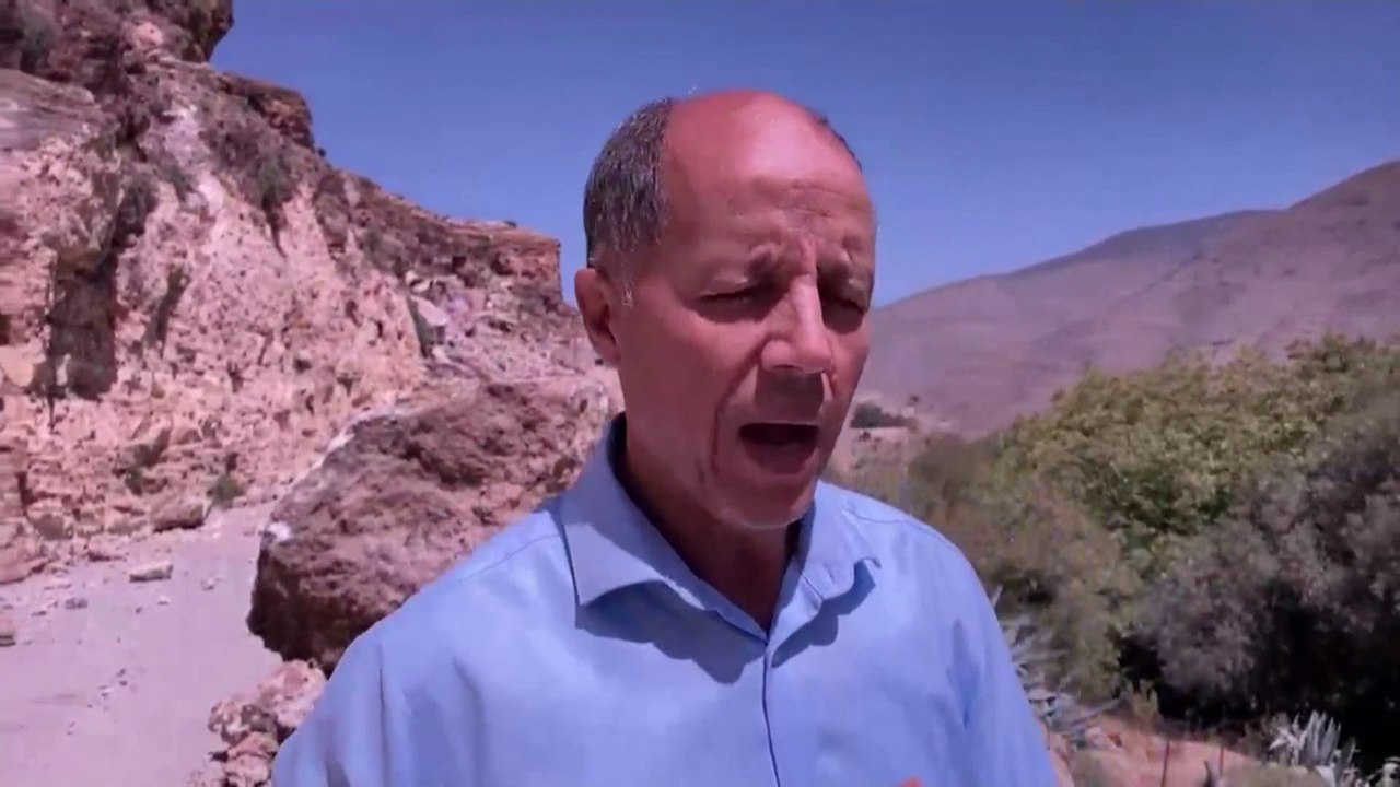 موفد #العربية مصطفى زارو يواكب انتشال المزيد من الجثث في قرية "إيمنتالا" بإقليم #الحوز ويرصد وعورة الطريق في المنطقة  #زلزال_المغرب  #المغرب