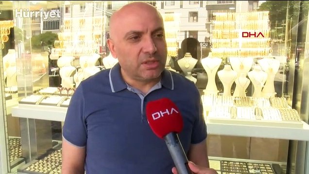 Altın dolu çantayı saniyeler içinde çaldılar! O anlar kameraya yansıdı