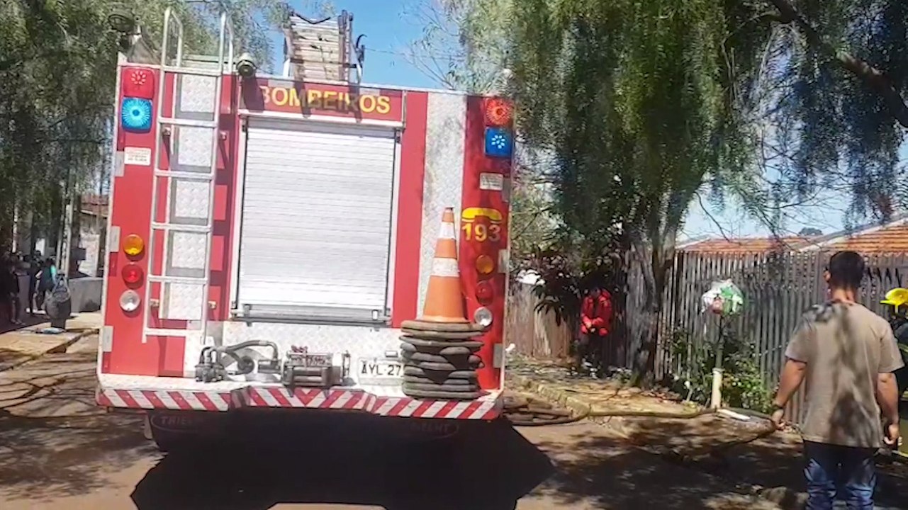 Corpo de Bombeiros é mobilizado para apagar incêndio em colchão