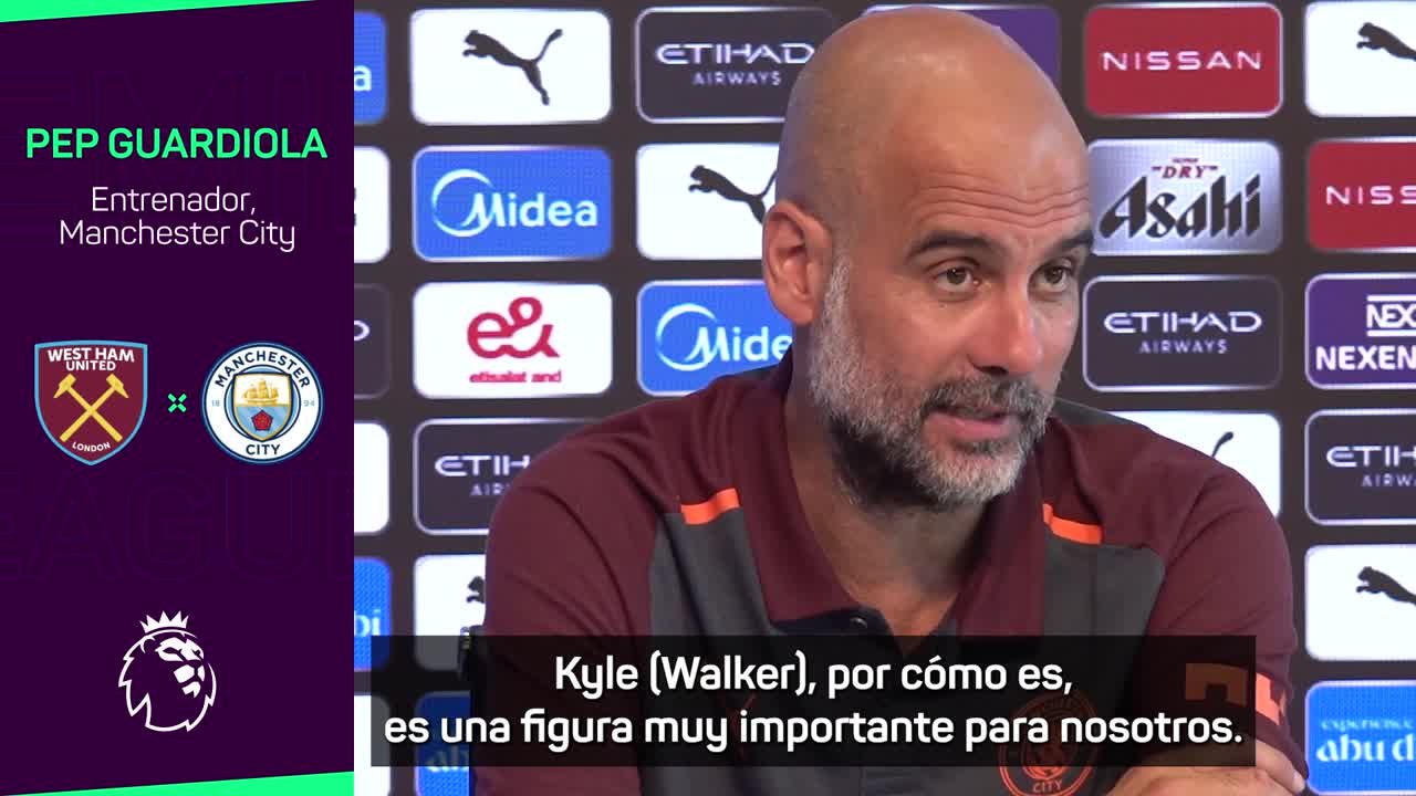 Pep Guardiola celebra la renovación de Walker
