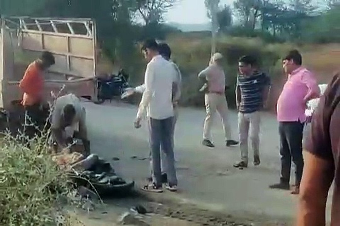 पत्थरों से भरे डंपर ने बाइक सवार को मारी टक्कर, एक की मौके पर हुई मौत, दूसरा गंभीर घायल