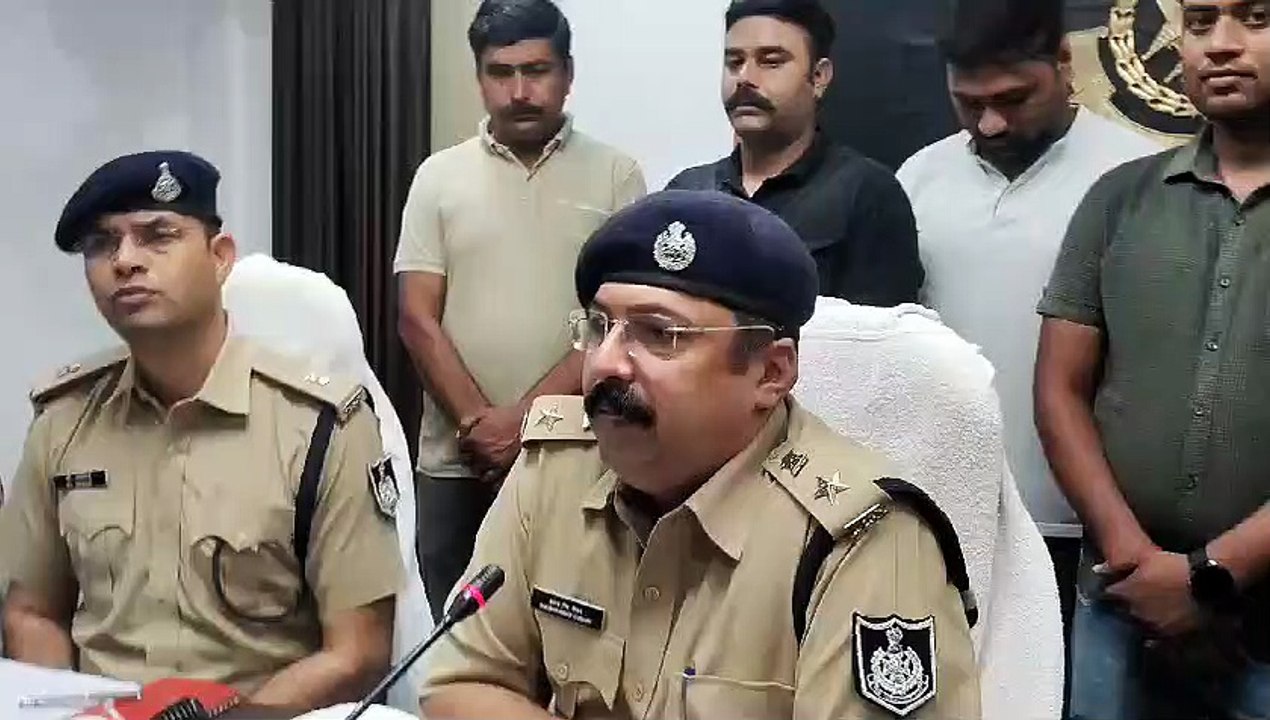 भिंड में डिलीवरी से पूर्व 8 कट्टे, 2 पिस्टल, 10...