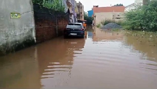 भादो में जमकर बरसे बादल, रातभर हुई बारिश से कई क्षेत्र हुए जलमग्न, आवागमन हुआ ठप