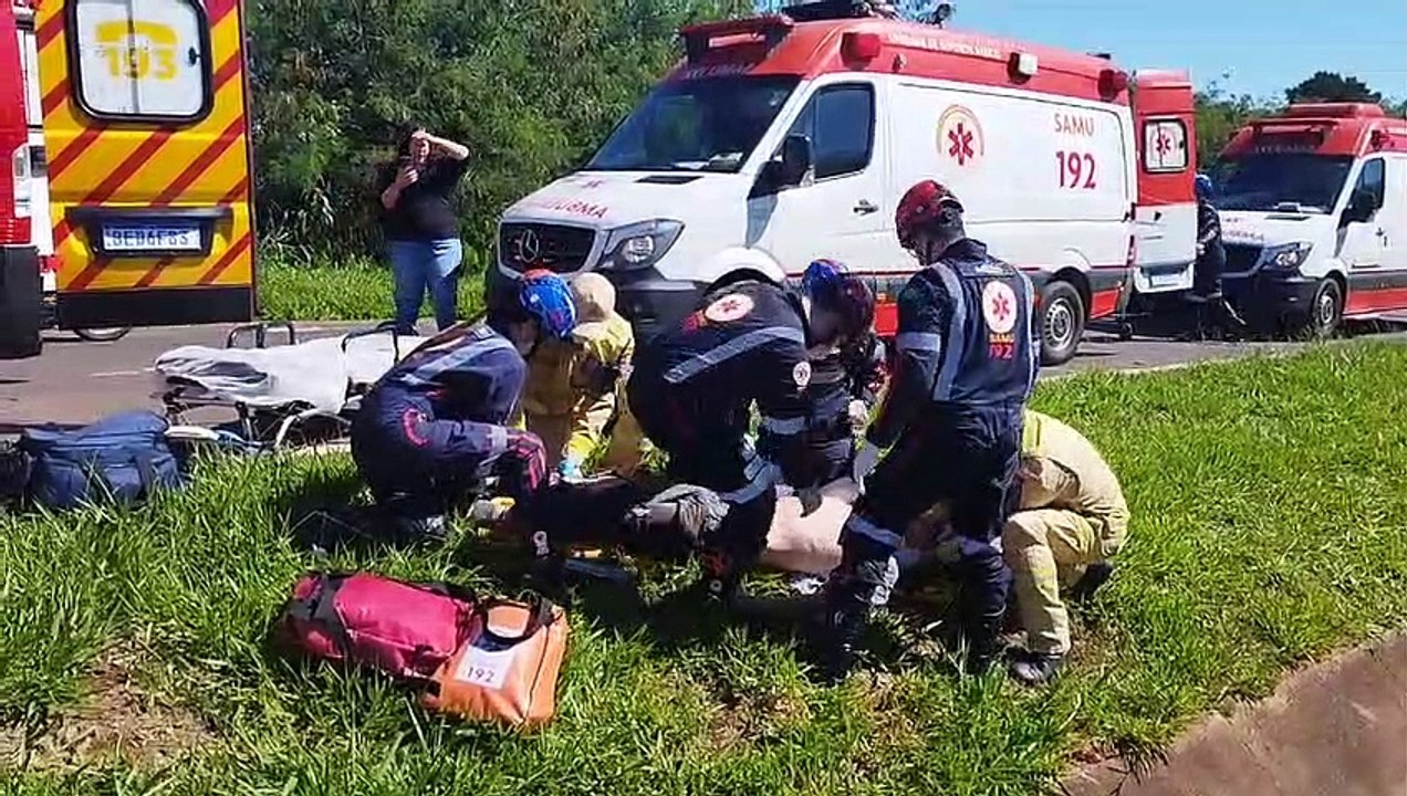 Motociclista sofre ferimentos após colidir em automóvel na PR-323, em Umuarama