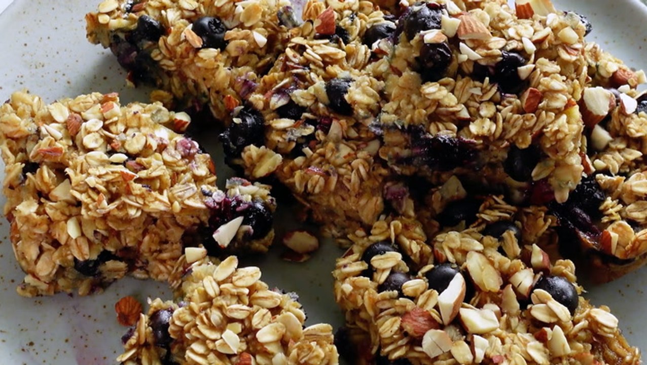 How to Make Lemon-Blueberry Oatmeal Bars