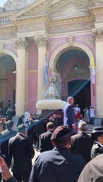 La Virgen del Milagro ya procesiona por las calles de Salta