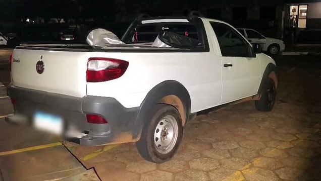 Dois veículos são apreendidos e cinco pessoas são presas no Floresta