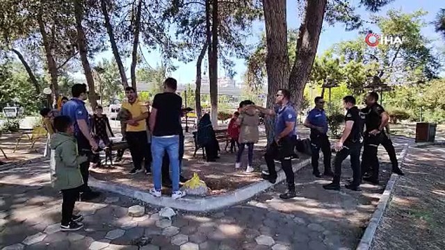 Düzensiz göçmenlerin cevabı polisi bile şaşırttı