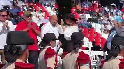 Amor en medio de festividad patriótica; Secretario de educación Daniel Sponda y la diputada Ericka Urtecho