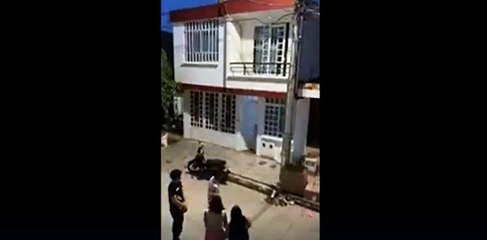 "Ábreme, Lucho": Mujer descubre infidelidad y la amante huye con una caja de cartón