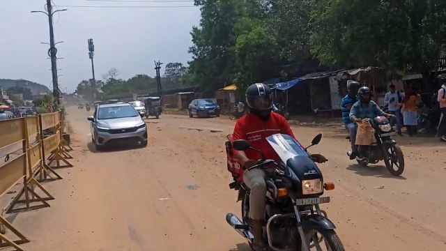 अधूरी सड़कें नहीं हो रहीं पूरी, पैचवर्क भी अटका नतीजा: अच्छी सड़क के इंतजार में लोग हो रहे परेशान