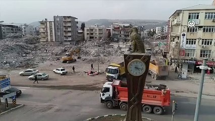 Adıyaman'ın sembol kulesindeki saatler afetin yaşandığı an olan 04.17'yi gösterecek