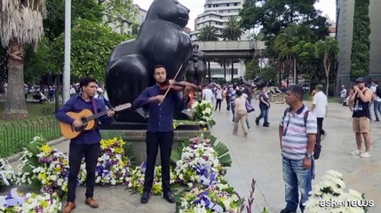 Download Video: A Medellin, i colombiani rendono omaggio a Fernando Botero