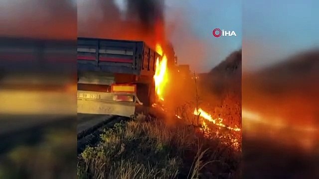 Bursa'da seyir halindeki tır alev alev yandı