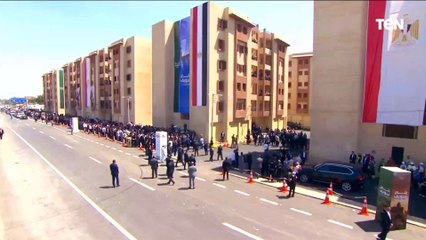 الرئيس السيسي يستجيب لسيدة ويزور مسكنهم أثناء زيارته لقرية سدس الأمراء في بني سويف