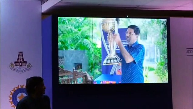 चेन्नई के लोगों ने क्रिकेट विश्व कप ट्रॉफी का किया दिदार.. देखें वीडियो..