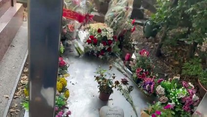 Ataol Behramoğlu, Suavi ve Orhan Aydın, Yılmaz Güney’in mezarını ziyaret etti