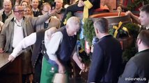 A Monaco di Baviera fiumi di birra, comincia l'Oktoberfest