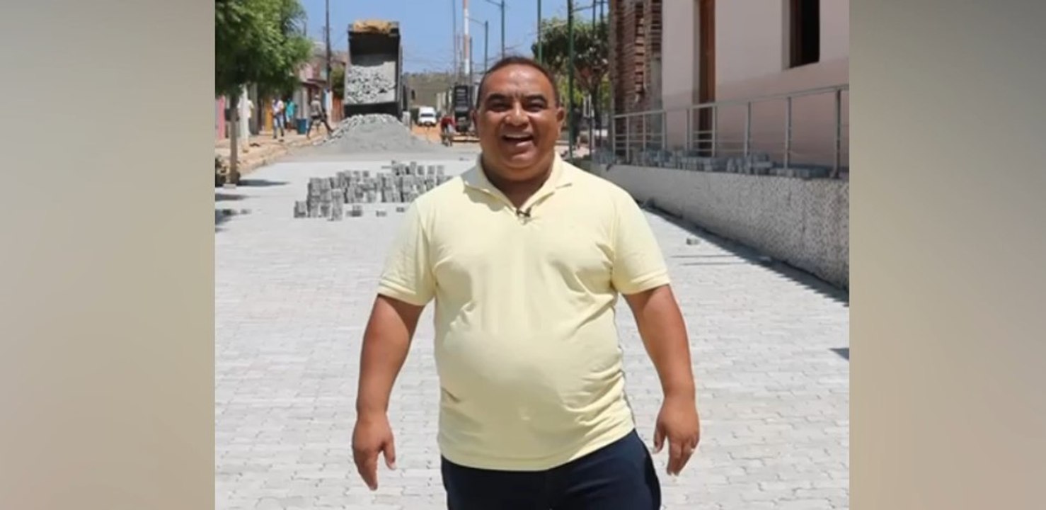 Marcos Eron fala da obra de pavimentação em intertravado na cidade de Monte Horebe