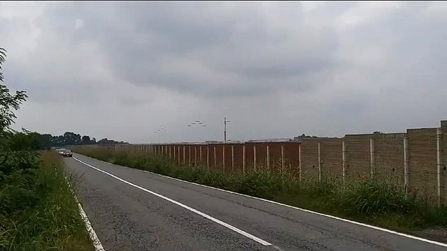 Tragedia aerea, si schianta al suolo un mezzo delle frecce tricolori: morta una bimba di 5 anni, illeso il pilota