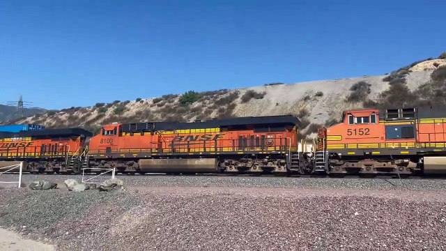 BNSF 6683 Leads Westbound Intermodal Train Passes Through Blue Cut CA