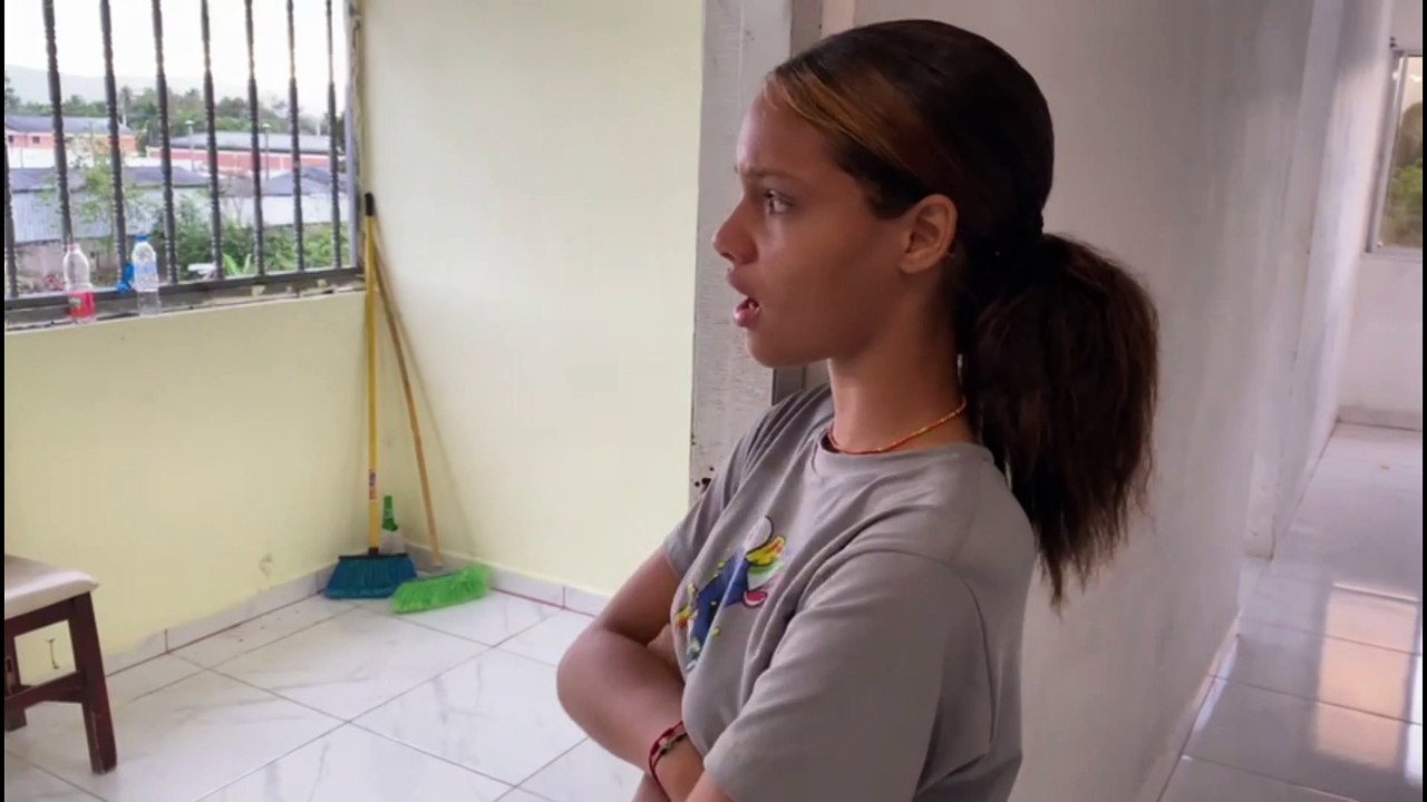 CUANDO SU MUJER SALIO EL METIO OTRA A LA CASA