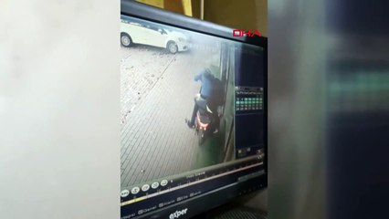 İnegöl'de Nalbur Dükkanının Önündeki Teller Çalındı