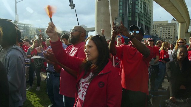 Negociaciones entre trabajadores y gigantes del automóvil de EEUU en fase crítica