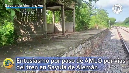 Entusiasmo por paso de AMLO por vías del tren en Sayula de Alemán