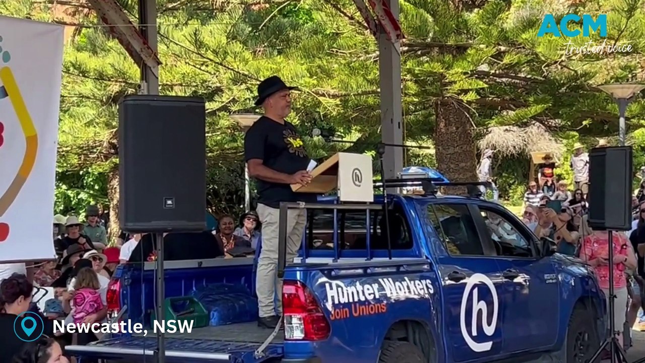 Noel Pearson addresses the crowd