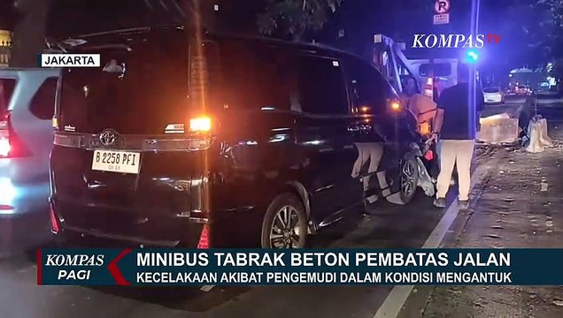 Minibus Tabrak Beton Pembatas Jalan di Arteri Pondok Indah Akibat Pengemudi Mengantuk