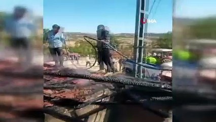 Denizli'de çıkan yangında ev küle döndü, tütünler son anda kurtarıldı