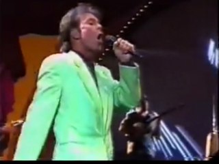 LUCKY LIPS by Cliff Richard - live performance 1995